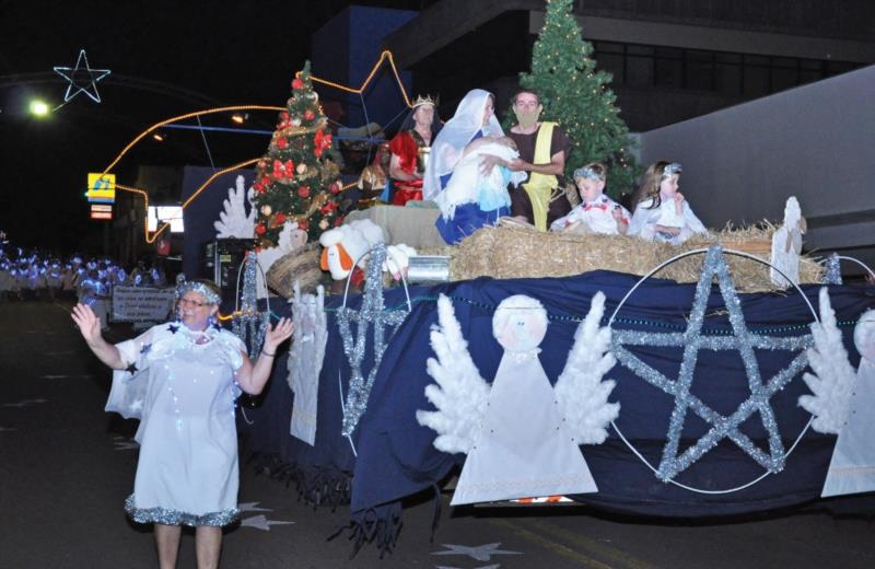 Desfile fascina e toca o coração