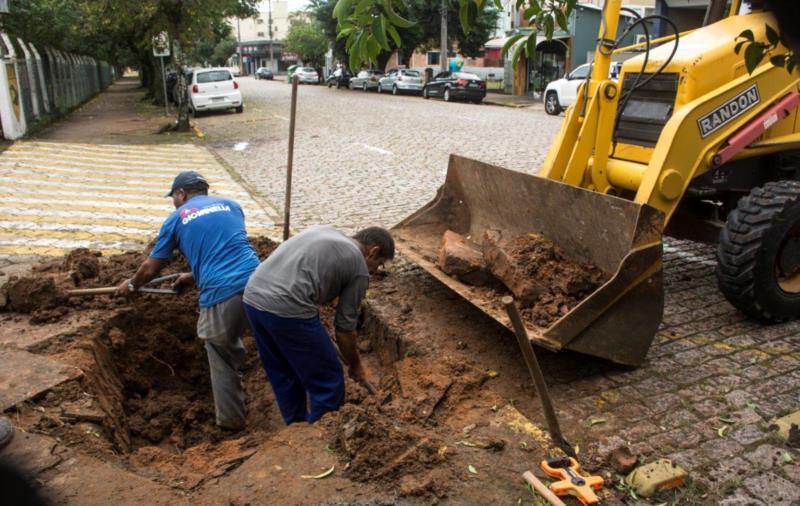 Prefeitura faz trabalho de drenagem na João Pessoa