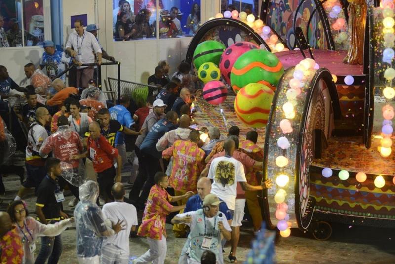 Acidente grave deixa feridos no desfile da Paraíso do Tuiuti