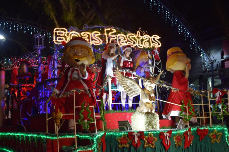 Primeiro desfile lota a Marechal Floriano