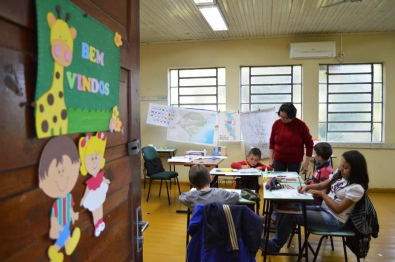 Comunidade luta para manter escola