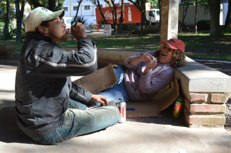 Nas ruas, sem comer e sem beber