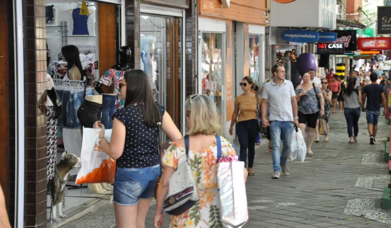 Decisão sobre reabertura do comércio santa-cruzense fica para terça-feira