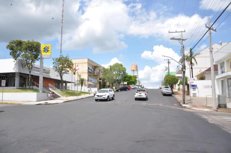 Avenida Nestor Frederico Henn agora tem asfalto