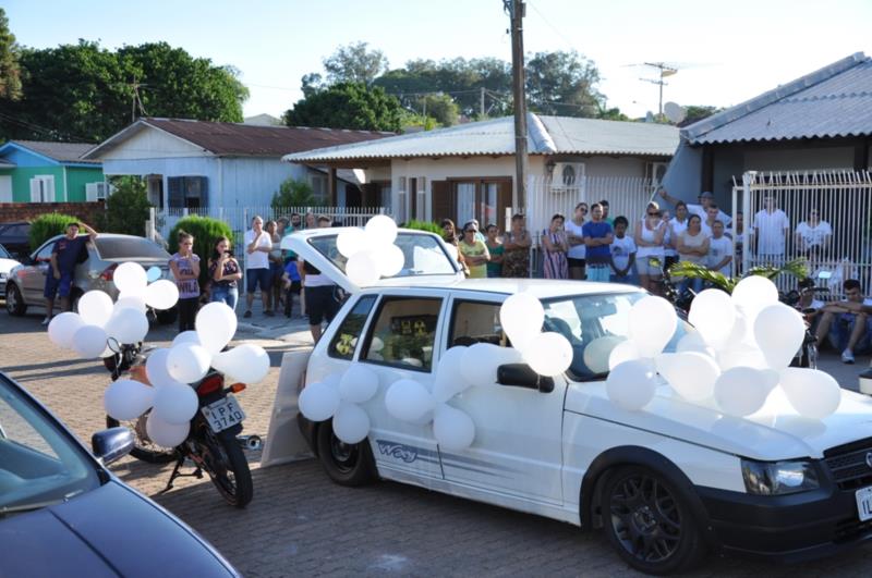 Jovens vítimas de acidente recebem homenagem