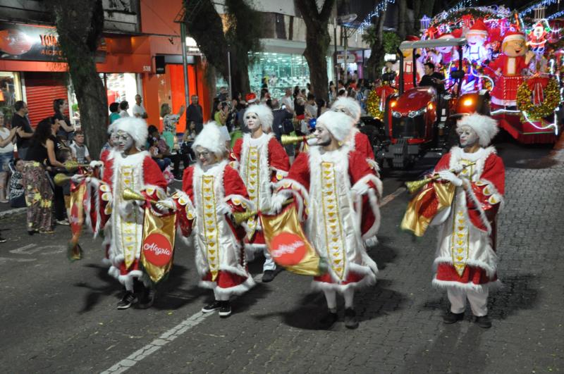 FOTOS: Primeiro desfile da Christkindfest encanta Santa Cruz