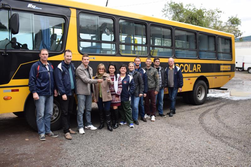 Vale do Sol recebe ônibus para transporte escolar