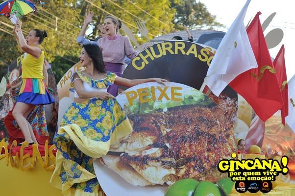 Desfile ressalta a criatividade dos gincaneiros