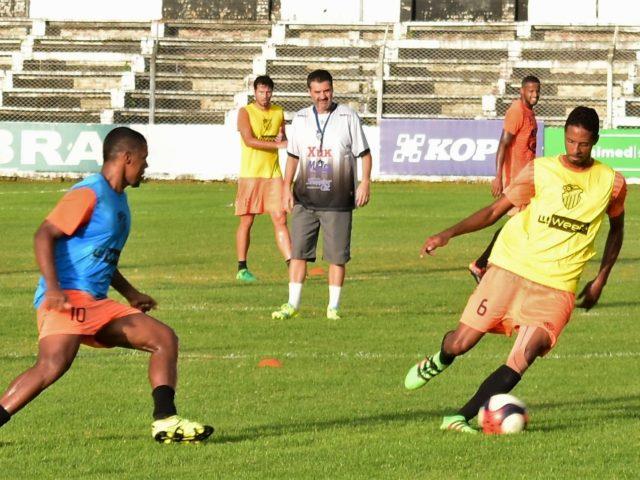 Santa Cruz anuncia Marcelo Mabilia como novo técnico