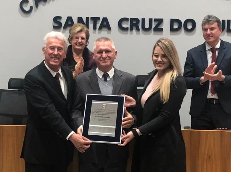 Professor Nestor Raschen recebe título de Cidadão Honorário na Câmara de Vereadores