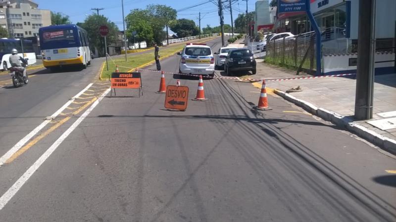 Obra da Corsan bloqueia trecho da Marechal Floriano