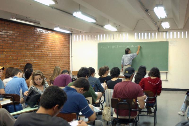 Comissão da Câmara fará sugestões para aposentadoria de professores