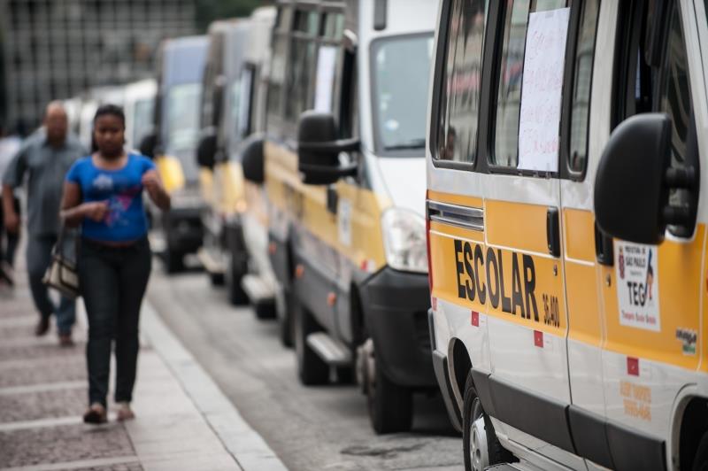 Proprietários de vans para transporte escolar devem realizar vistoria até dia 23