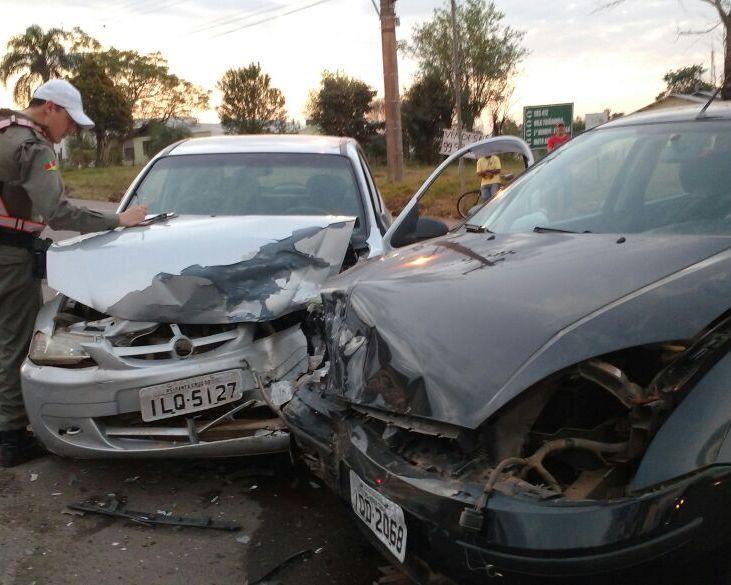 Acidente deixa dois feridos na Esquina Koelzer