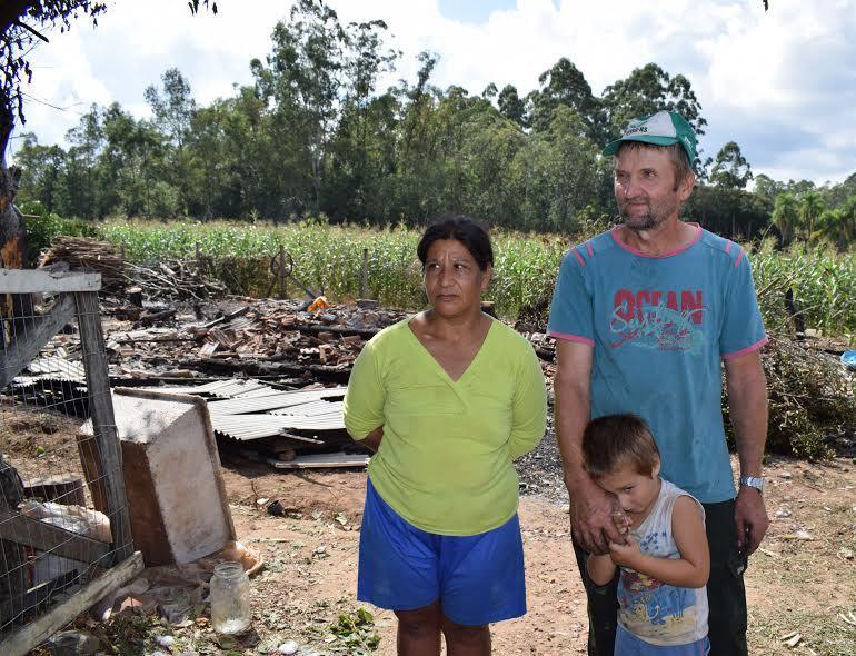 “Não sobrou nada”, diz moradora após incêndio em Vale do Sol