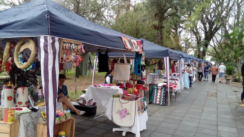 Feira de Artesanato em clima natalino