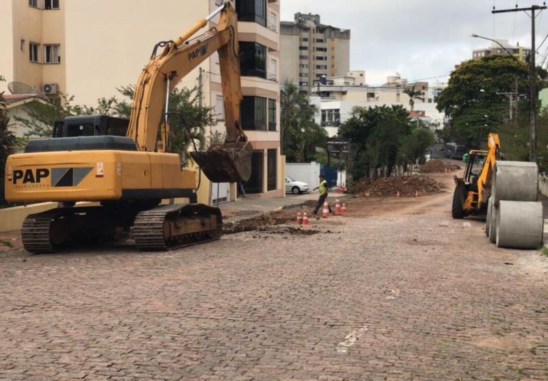 Trecho da Thomaz Flores fica fechado durante esta sexta-feira em Santa Cruz