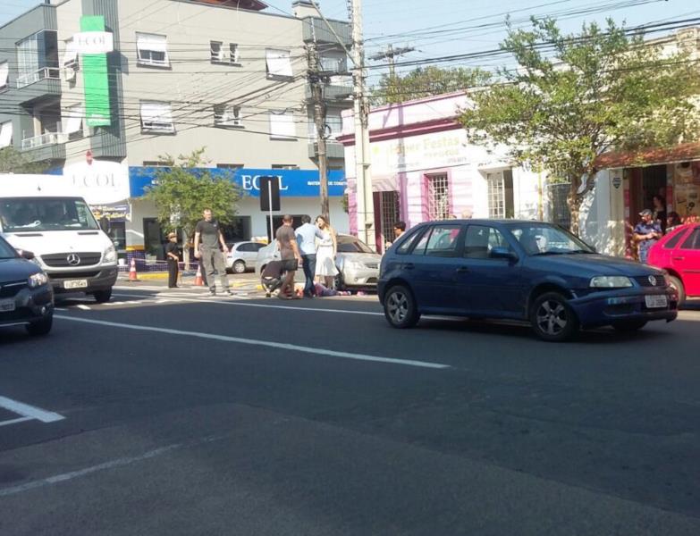 Mulher é atropelada no Centro de Santa Cruz