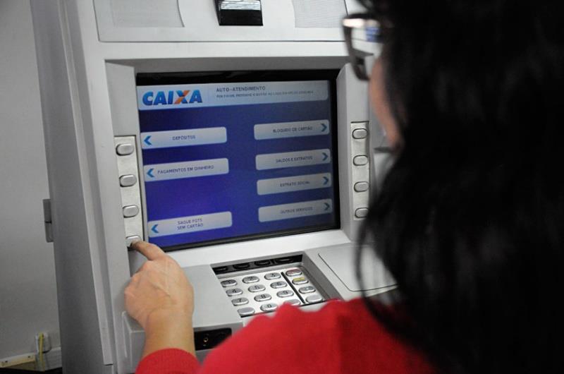 Saque das contas inativas injeta R$ 44 bilhões na economia