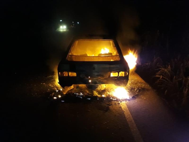 Veículo com placa de Venâncio pega fogo em Vale do Sol