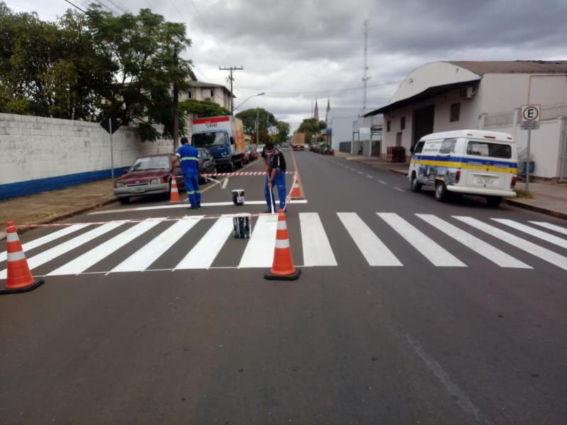 Prefeitura de Venâncio Aires reforça pintura e sinalização nas ruas centrais