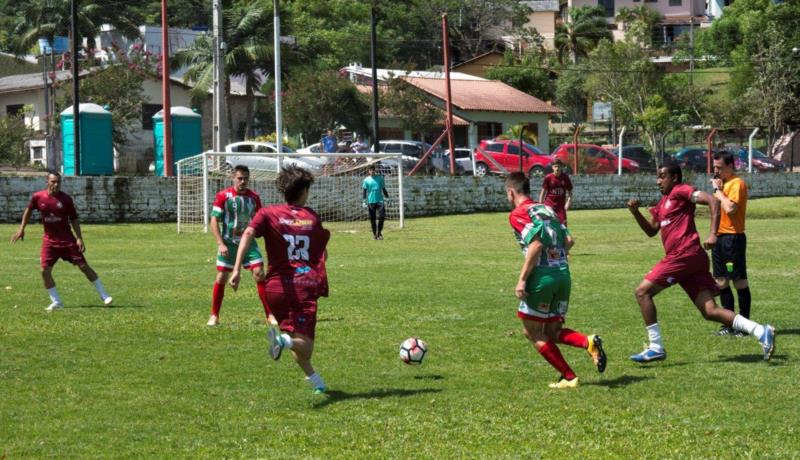 Municipal de futebol realiza dois confrontos das quartas