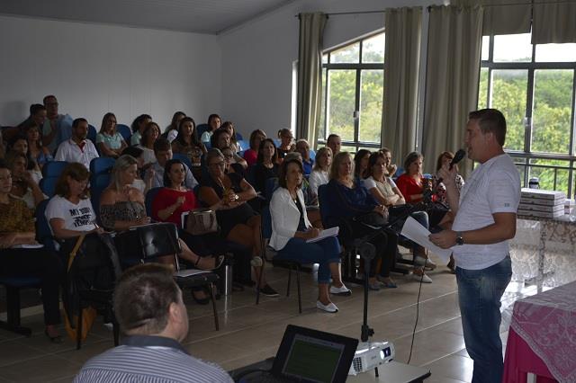 Escolas da rede municipal apresentam plano de ação para 2017