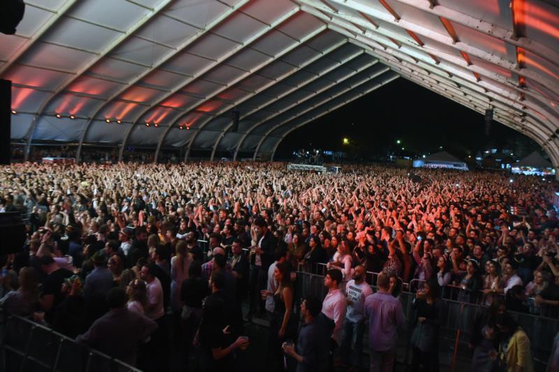 Sexta-feira para curtir música eletrônica, pop e funk na 35ª Oktoberfest