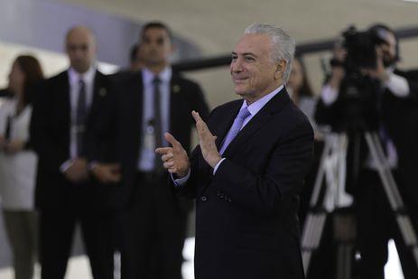 “Saio com a alma leve e a consciência do dever cumprido”, diz Temer