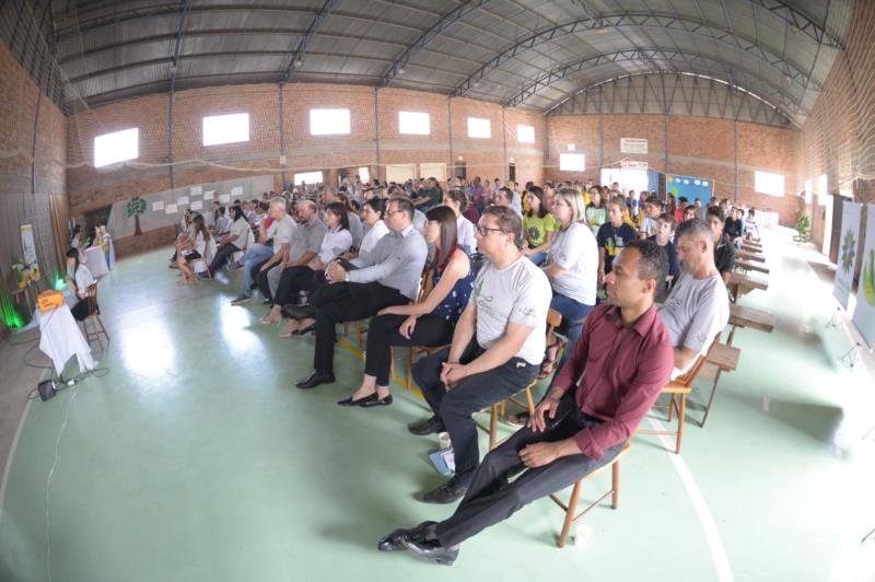 Estudantes de Passo do Sobrado comemoram a fundação das cooperativas escolares