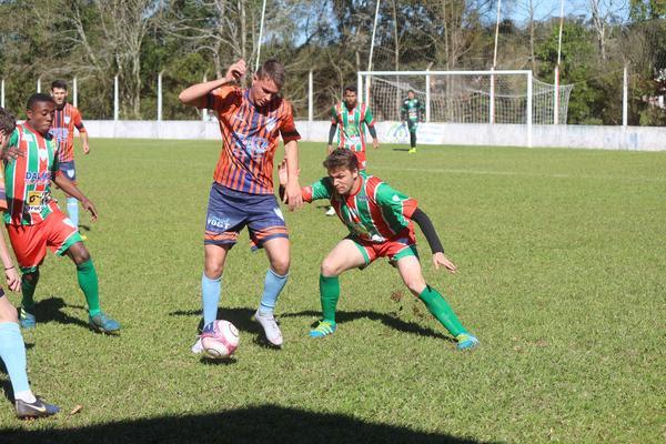 Linha Santa Cruz larga em vantagem na decisão da Copa CFC Celso