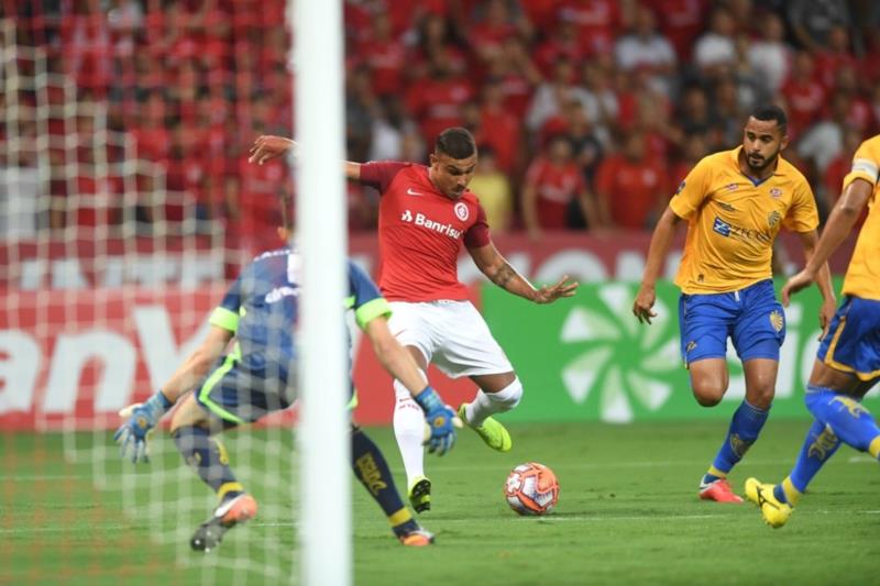 Inter perde para o Pelotas de virada em sua estreia no Beira Rio