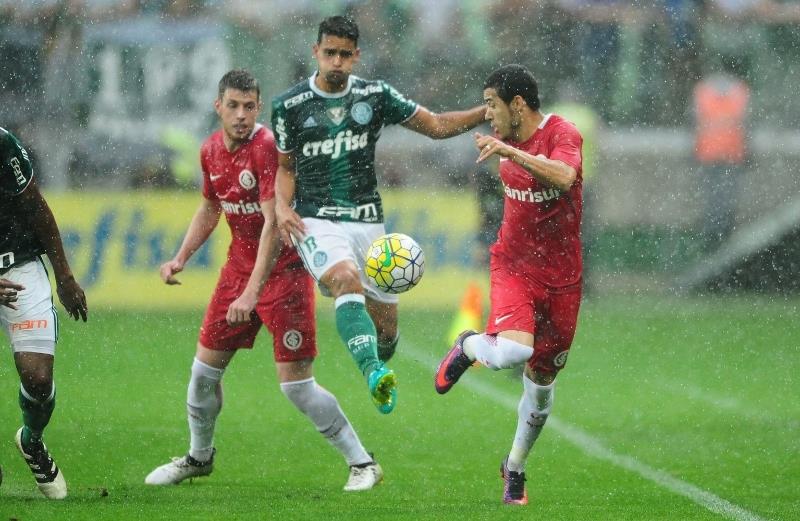 Inter perde para o Palmeiras e volta à zona de rebaixamento