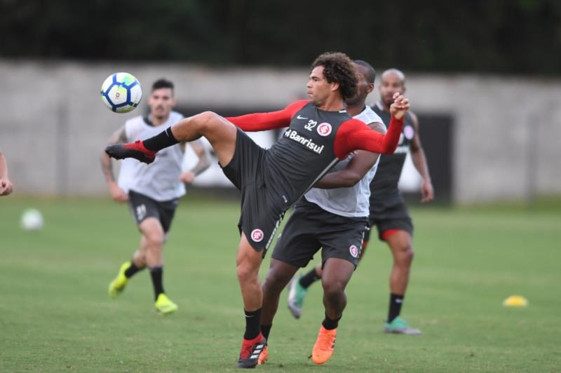 Inter encara o Bahia nesta quarta-feira em Salvador