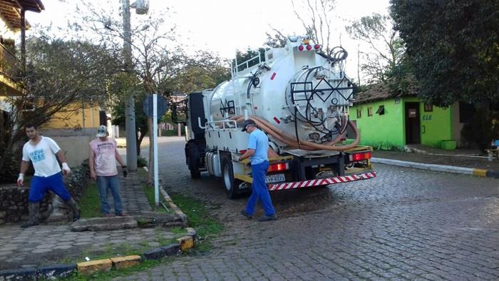 Rio Pardo realiza limpeza das bocas de lobo