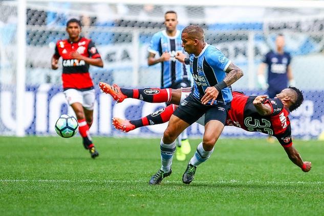 De virada, Grêmio vence Flamengo na Arena