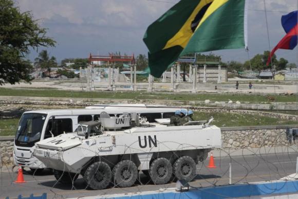 Militares brasileiros começam a deixar o Haiti