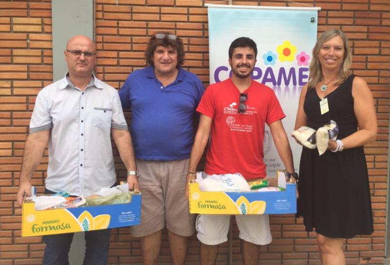 Acadêmicos da UERGS Santa Cruz arrecadam alimentos em trote solidário