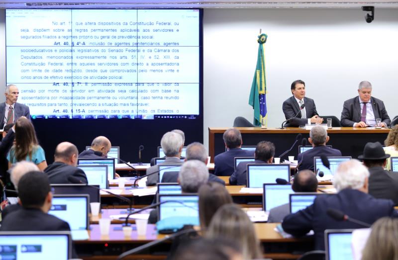 Comissão especial aprova relatório da reforma da Previdência