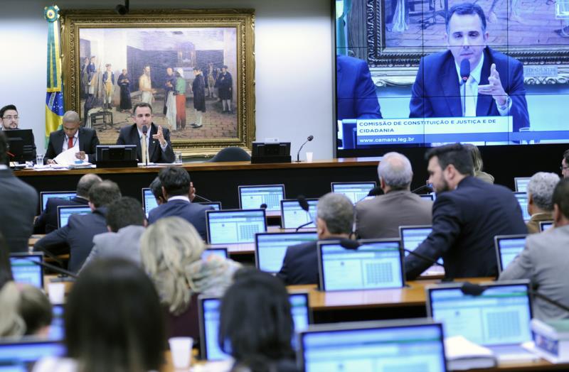 CCJ aprova relatório contrário à admissibilidade da denúncia contra Temer