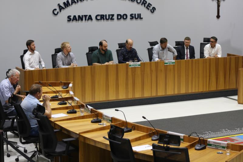 Dez projetos são aprovados na sessão da Câmara