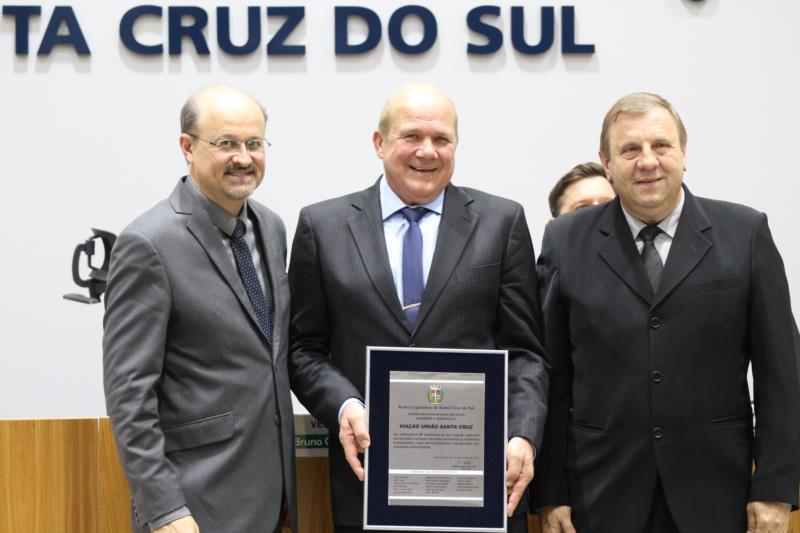 Viação União Santa Cruz recebe homenagem pelos 60 anos