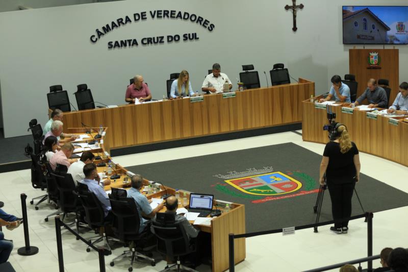 Doze novos projetos na pauta da sessão desta segunda