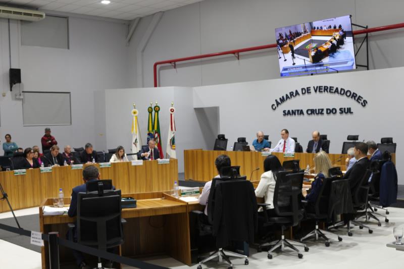 Câmara aprova Plano Plurianual e mais 13 projetos