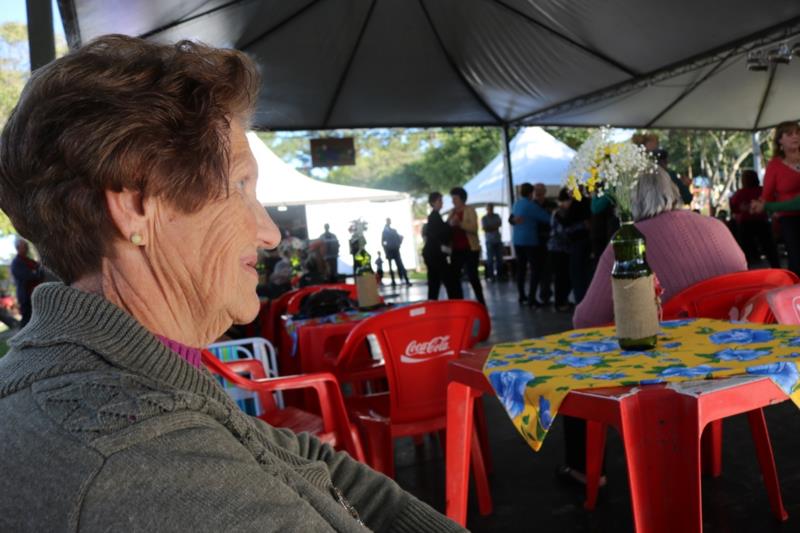 Baile da Melhor Idade agita primeiro dia de Feira da Produção