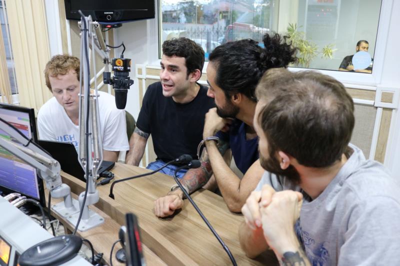 Banda Seu Cuca canta ao vivo na Arauto FM