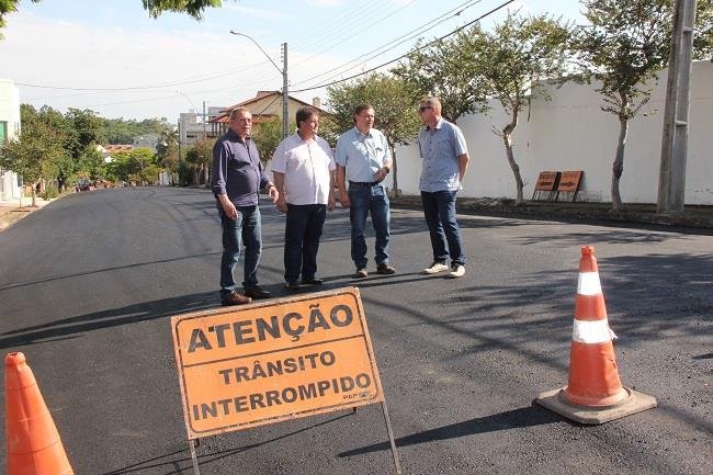 Telmo anuncia recomposição das calçadas e canteiros na Thomaz Flores