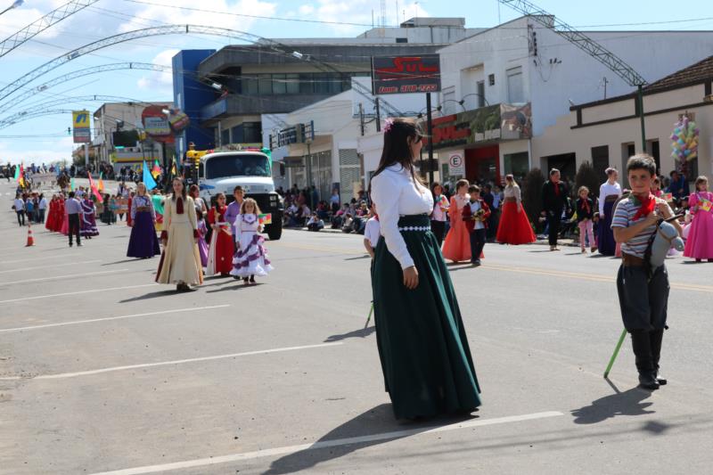 Desfile Farroupilha em Vera Cruz reúne apaixonados pela tradição