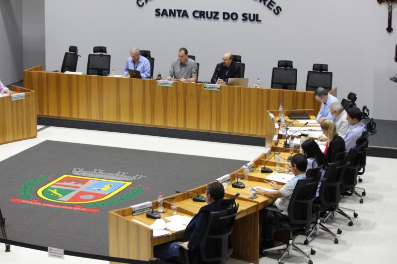 Sete novas matérias na pauta do Legislativo nesta segunda