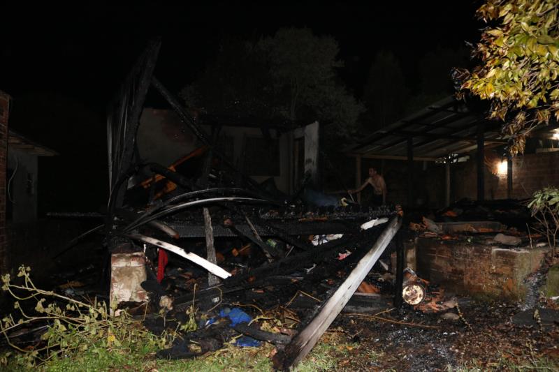 Incêndio atinge casa no Bairro Bom Fim